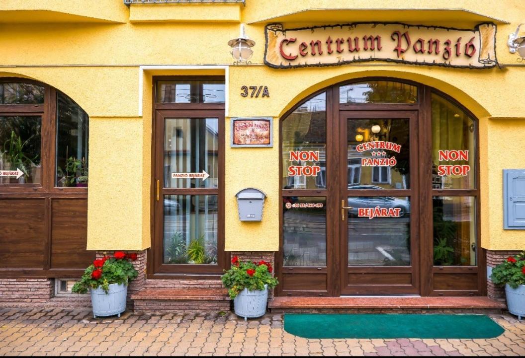 Centrum Panzio Debrecen Bagian luar foto