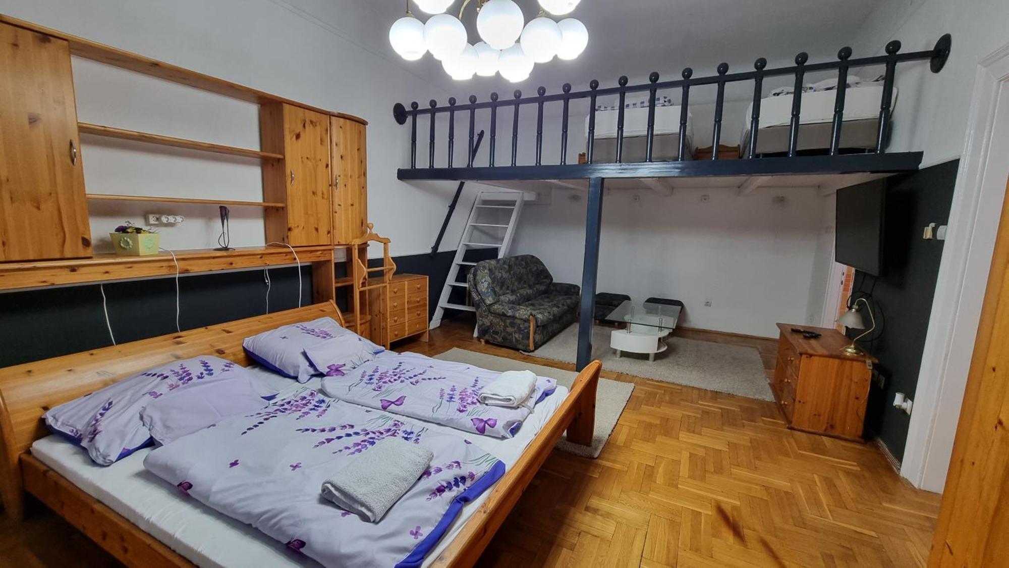 Centrum Panzio Debrecen Bagian luar foto