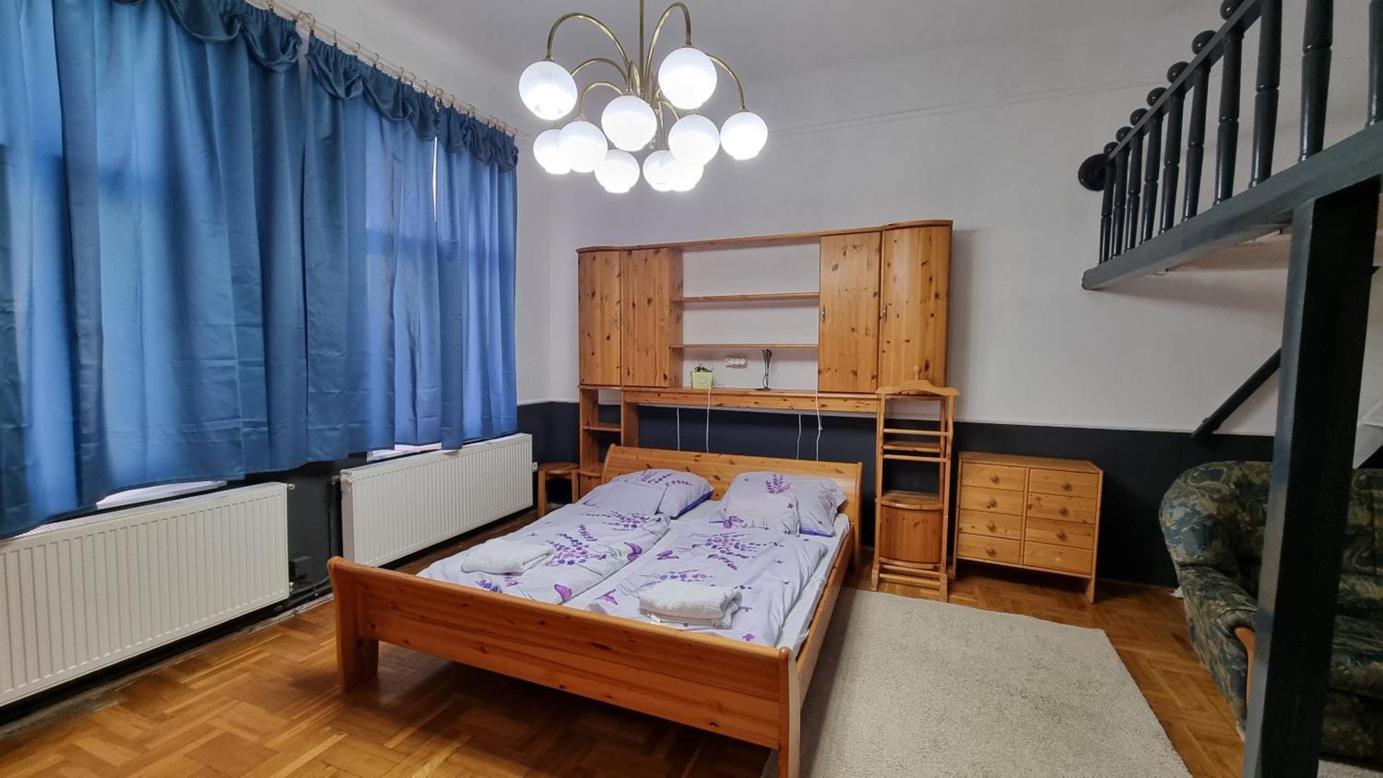 Centrum Panzio Debrecen Bagian luar foto