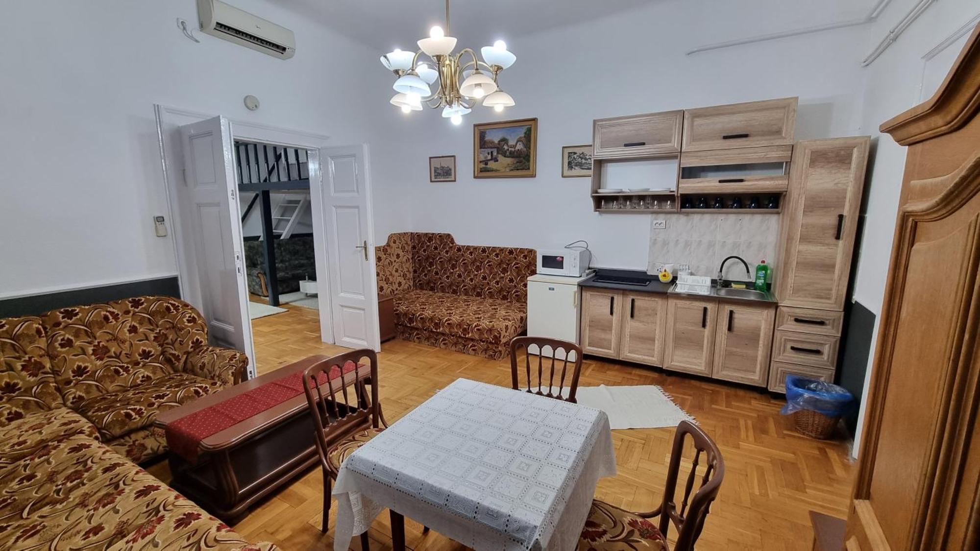 Centrum Panzio Debrecen Bagian luar foto